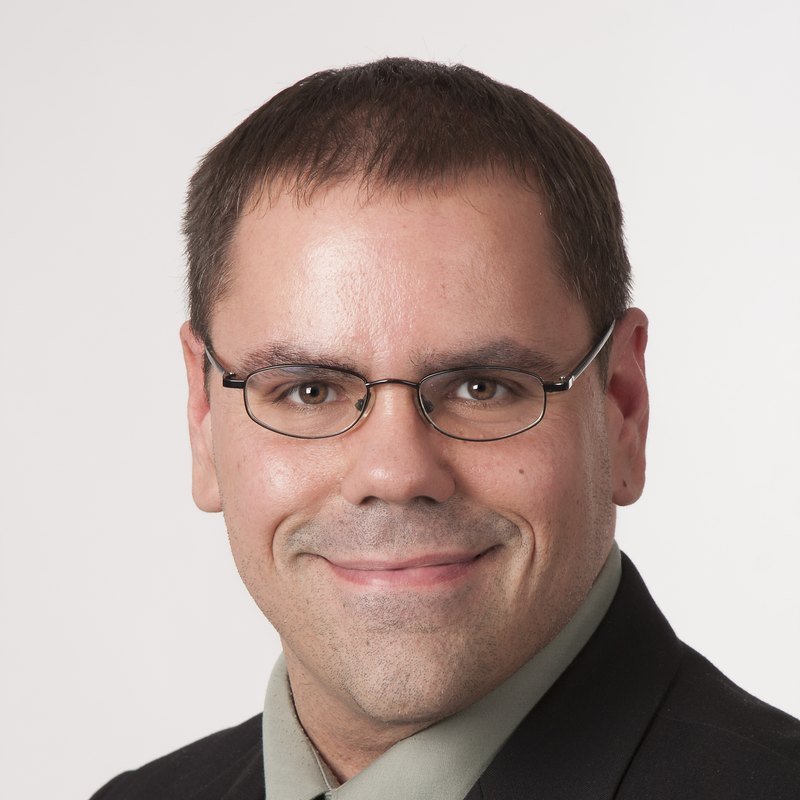 Portrait of Kelly Stifora, communications educator and creator of Communication Transformation